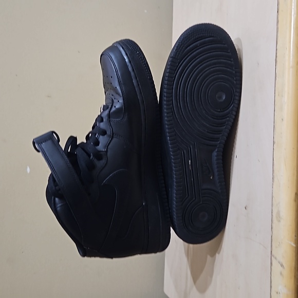 Sneakers - Picture 3 of 3